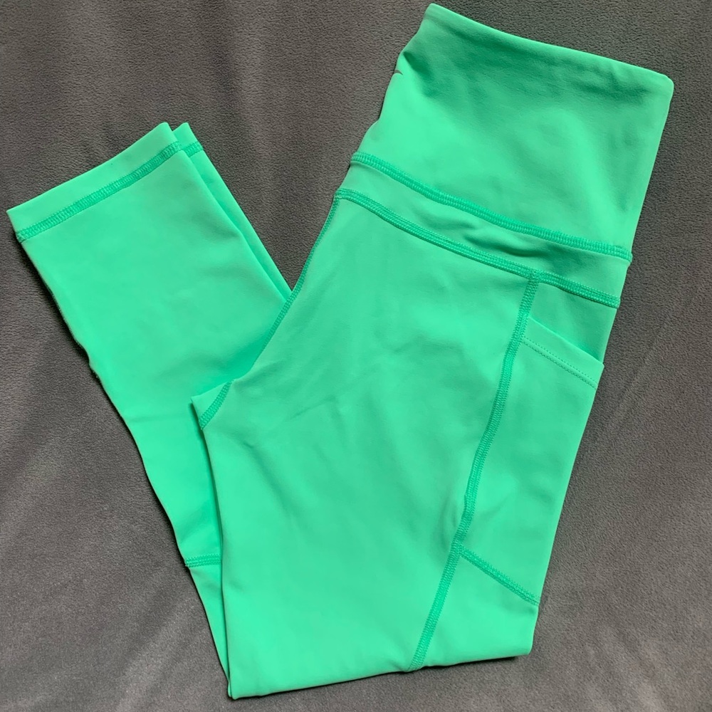Spring Bud Pocket Light n Tight Hi-rise Capri legging with 20” inseam